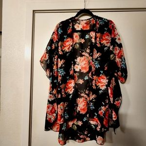 "INTERI" Rose patterned Kimono